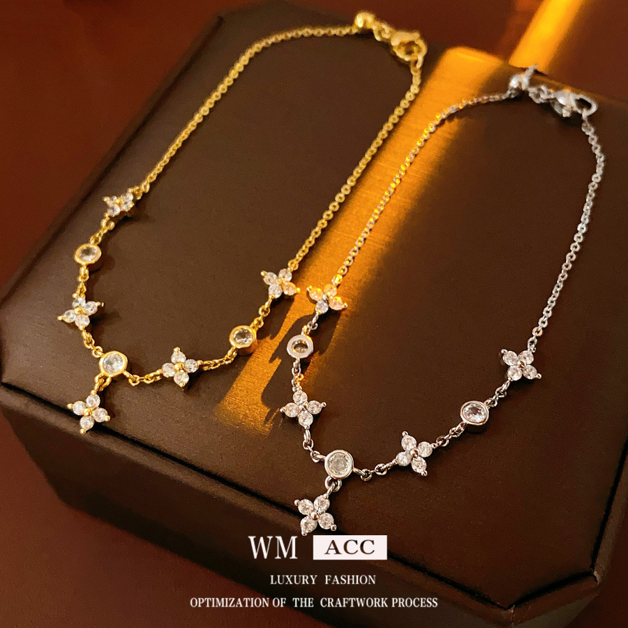 Pulsera de trébol de cuatro hojas con flores de circón súper parpadeante, lujo ligero, estilo frío, pulsera exquisita, sentido de alta gama, joyería de nicho femenina image 1