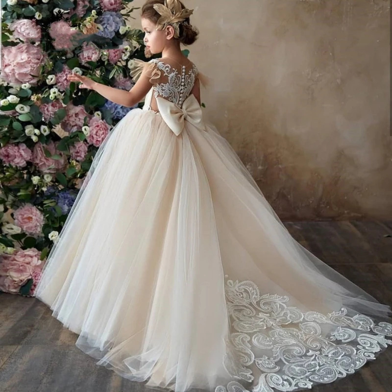 Langer Spitzenrock mit kleiner Schleppe für kleine Mädchen, ideal als Blumenmädchenkleid für Hochzeiten, neues Modell 2026_voghion.com