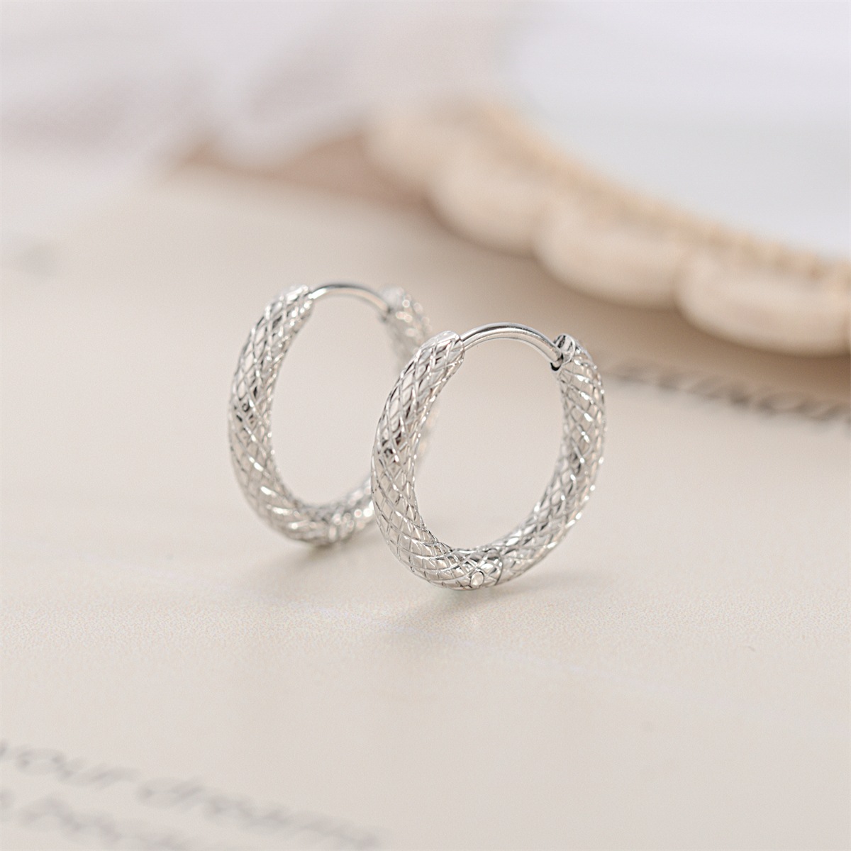New Fashion Simple Titanium Steel Earring Grid Pattern Ear Clip