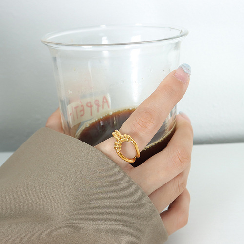 European and American geometric knotting hollow stacking ring electroplated 18K gold niche fashion design office worker ring finger ring 