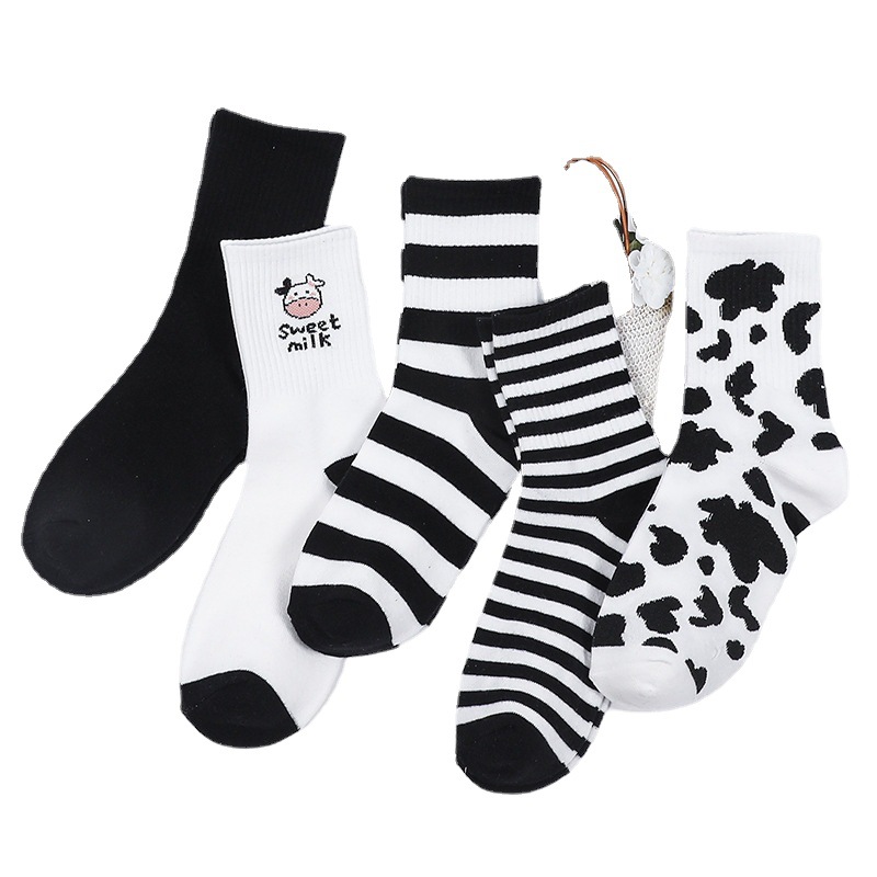 Four Seasons Nuevo tubo de tubo medio, vacas con manchas, calcetines de moda ins, absorbentes de sudor, lindos calcetines de mujer a rayas de color sólido japonés, al por mayor