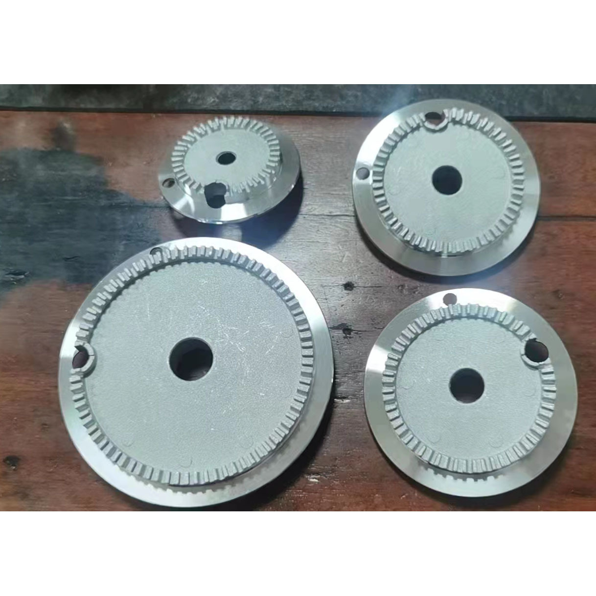Mayorista acessorios de cocina de gas de estufas gruesas cubierta de hierro + conjunto de divisor de fuego de aluminio 2334 plástico image 1
