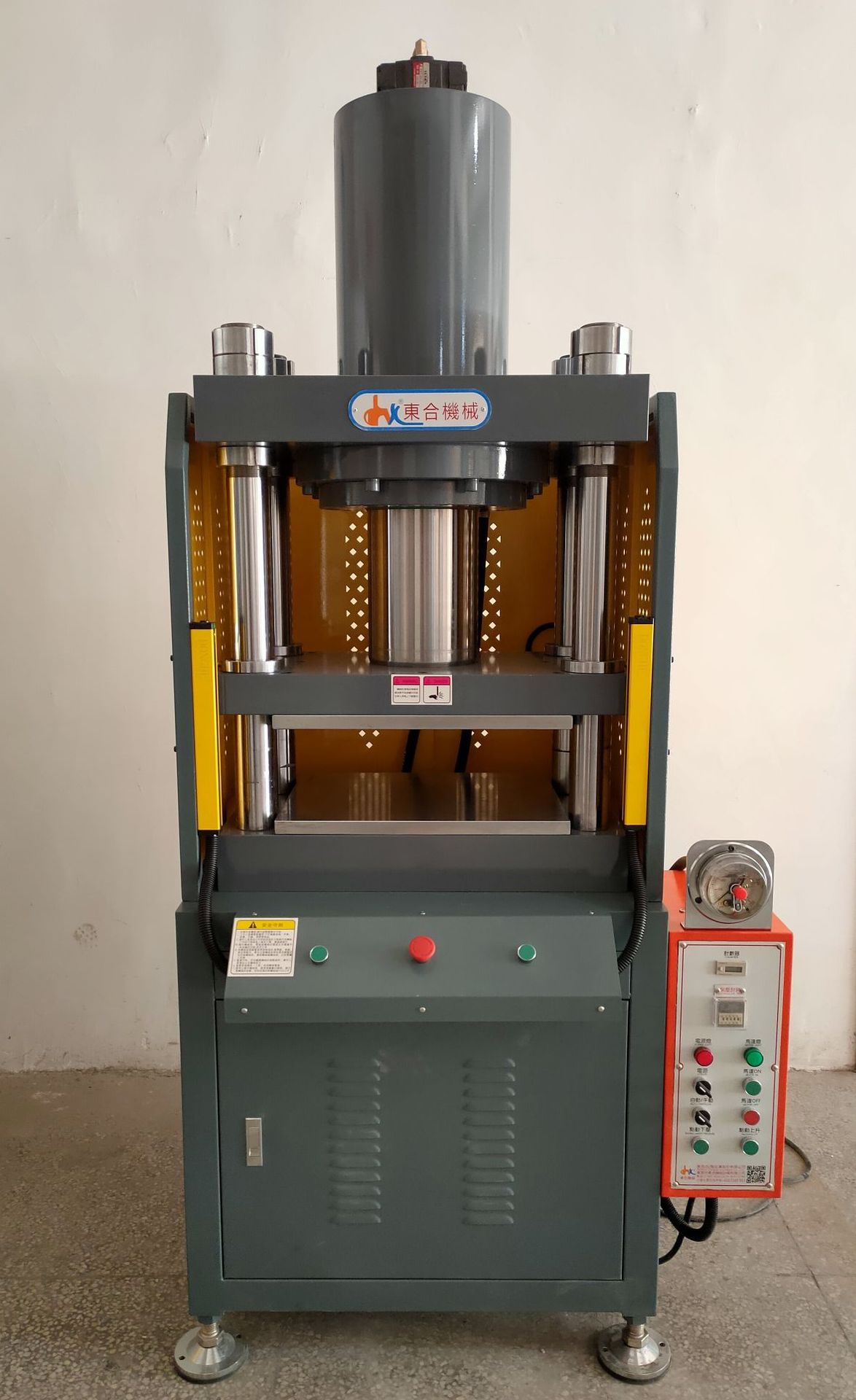 东莞厂生产四柱油压机,支持定做快速四柱油压机,效率高,伺服驱动