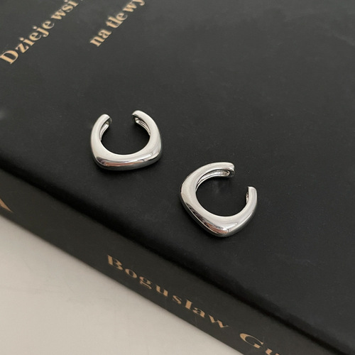 Minimalist smooth ear bone clip, niche design sense, versatile U-shaped ear clip, no piercing required,  new trendy temperament sweet