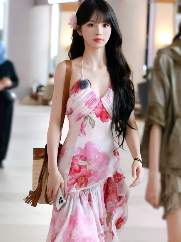 Tian Xiwei の同じスタイルの不規則なプリントのホルターネックドレス、女性用、夏のウエストデザイン、海辺での休暇のサスペンダーロングドレス|undefined