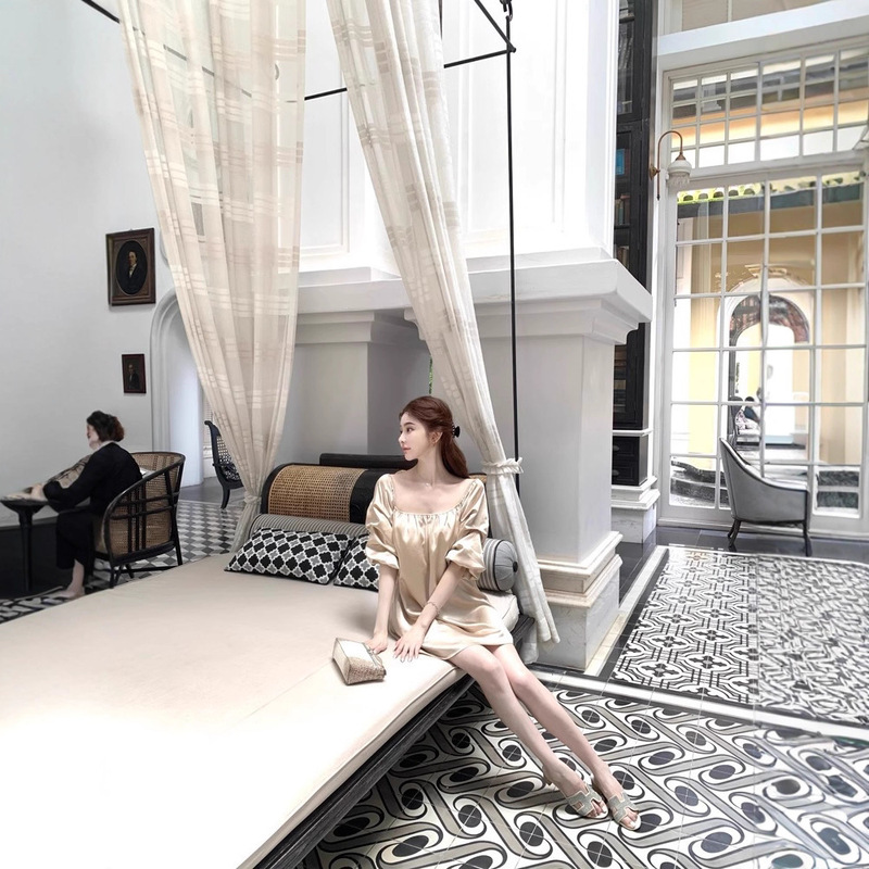 Han Yujia 金箔サテン水波紋ハイエンド高貴なツーウェアワンショルダーピンチプリーツランタンスリーブドレス|undefined