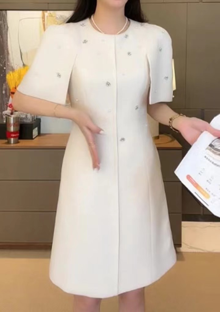 váy trắng