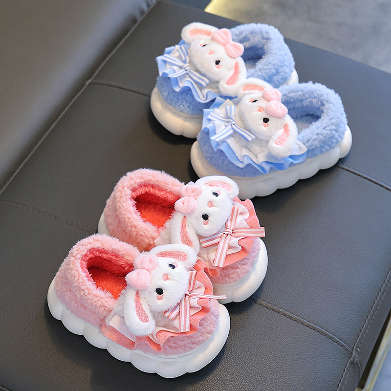 Zapatillas de algodón de invierno para niños niñas lindas calentadas y veludo antideslizante para niños pequeños y medianos bolsas de bebés zapatos de algodón caseros
