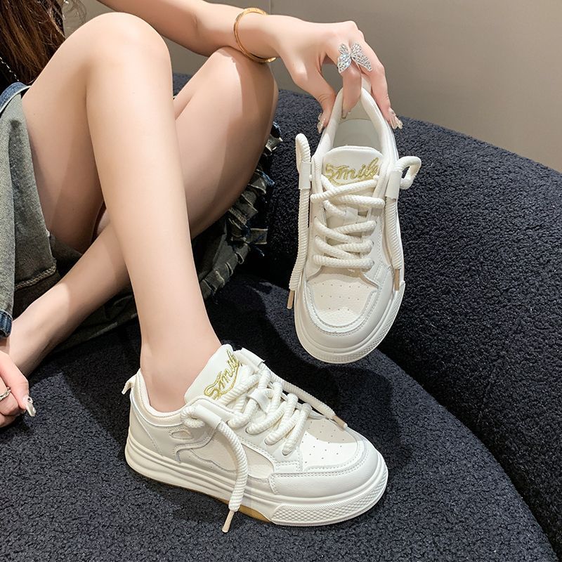 Nuevo estilo coreano zapatos blancos de suela gruesa zapatos de mesa de comercio exterior de todos los partidos para mujeres Zapatos de pan de nicho de moda nacional de estilo preppy 2023
