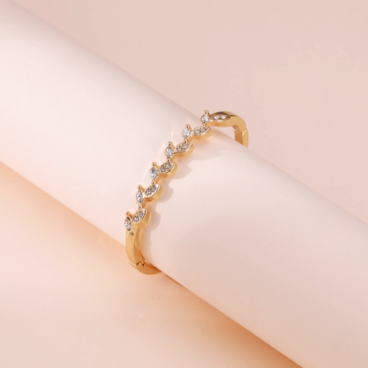 2022 new creative leaf bracelet simple style diamond light luxury hand jewelry