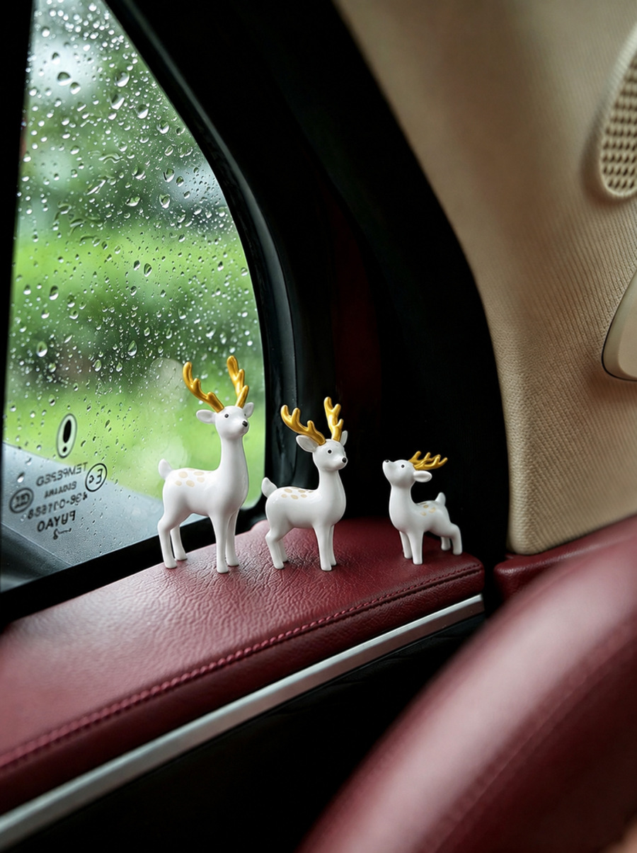 Mini deer safe journey ornament, cute and creative car decoration model, in-car dashboard accessory