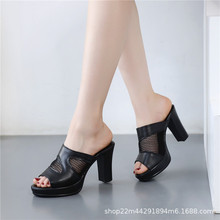 ��Ƥ�ָ��W����ЬŮ���⴩�߸�һ���ϕr�аٴ������Ь