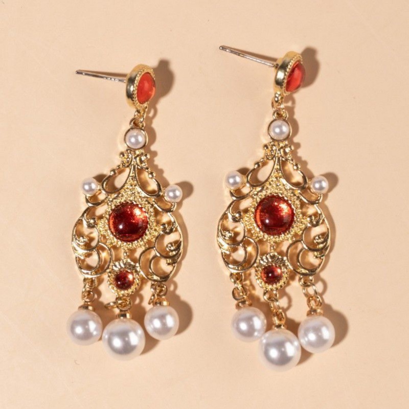 Earrings from pearl