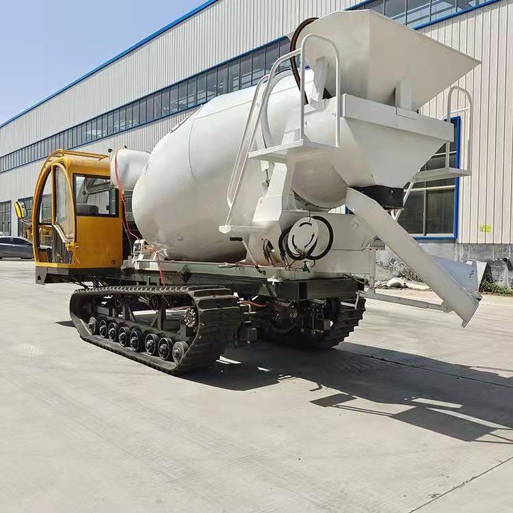 排水沟修建混凝土履带罐车水泥搅拌运输一体车商混车混凝土机械