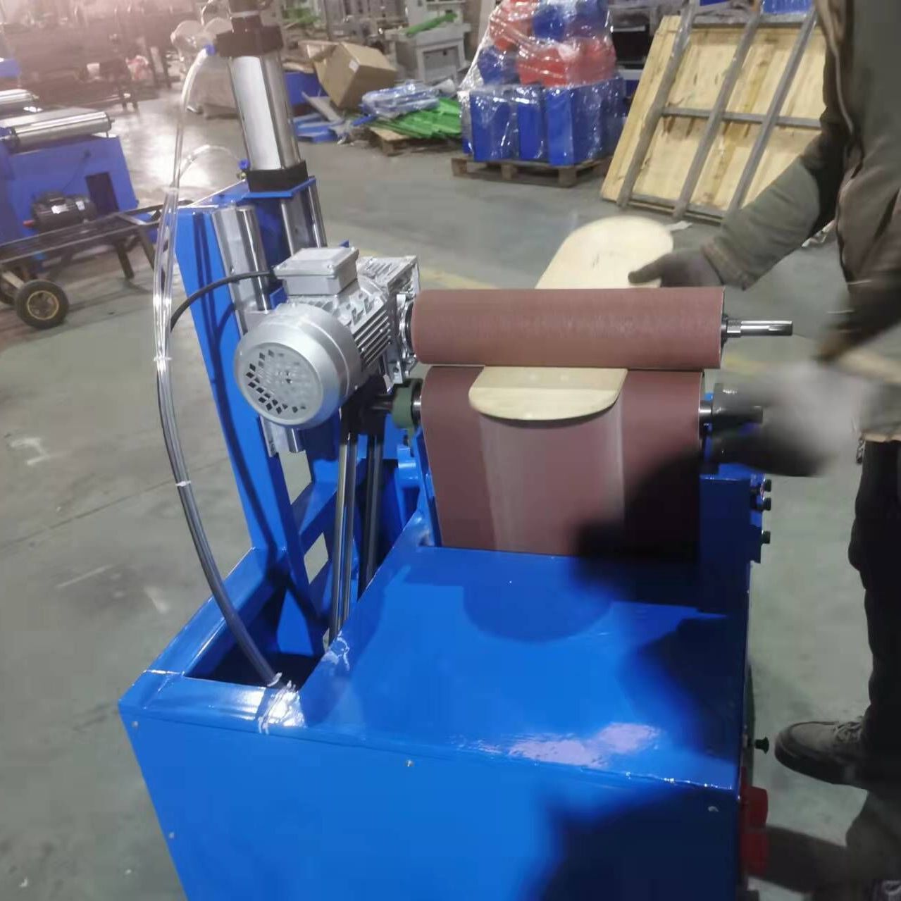 曲面砂光抛光机弯曲木砂光木工机械半自动弯曲木板异型曲面砂光机