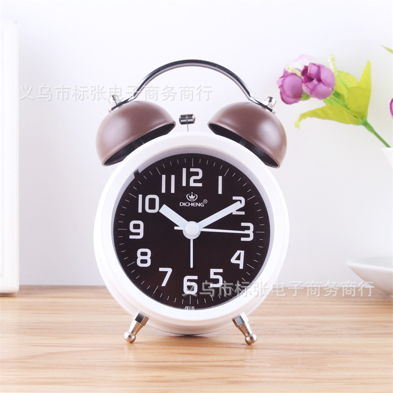 Moda creativa Reloj despertador de timbre de metal de 3 pulgadas Reloj despertador silencioso Dormitorio de niños Dormitorio de estudiantes Reloj luminoso al por mayor