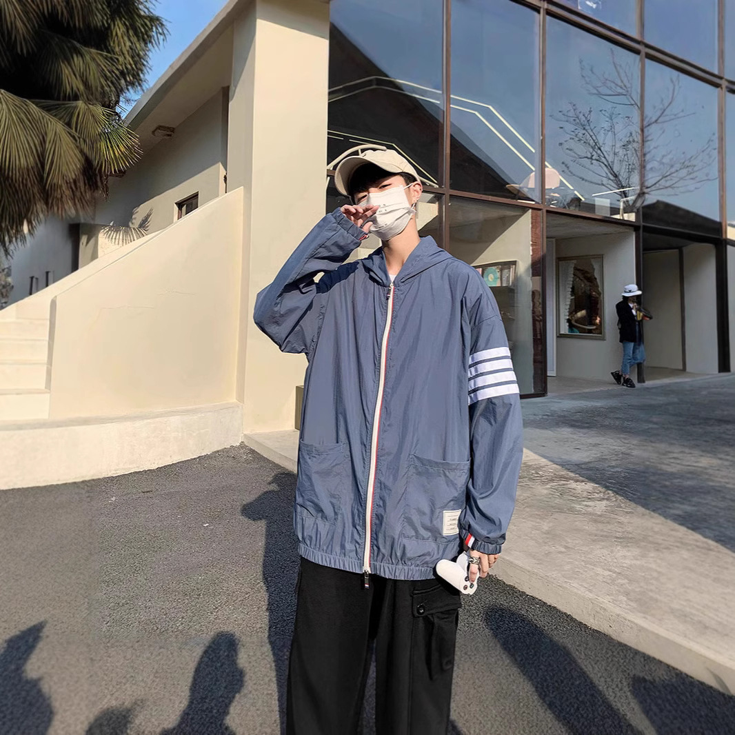 여름 2024 새로운 아이스 실크 선 스크린 의류 남성의 자외선 보호 얇은 통기성 선 스크린 의류 야외 낚시 재킷 트렌디
