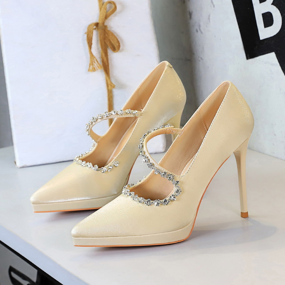 Pointed Toe Stiletto Heels For Women With Diamond Chain Detail_voghion.com