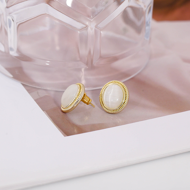 s925-silver-thick-plated-cats-eye-round-earrings-ear-studs-female-temperament-hong-kong-style-retro-high-end-niche-fashion-jewelry