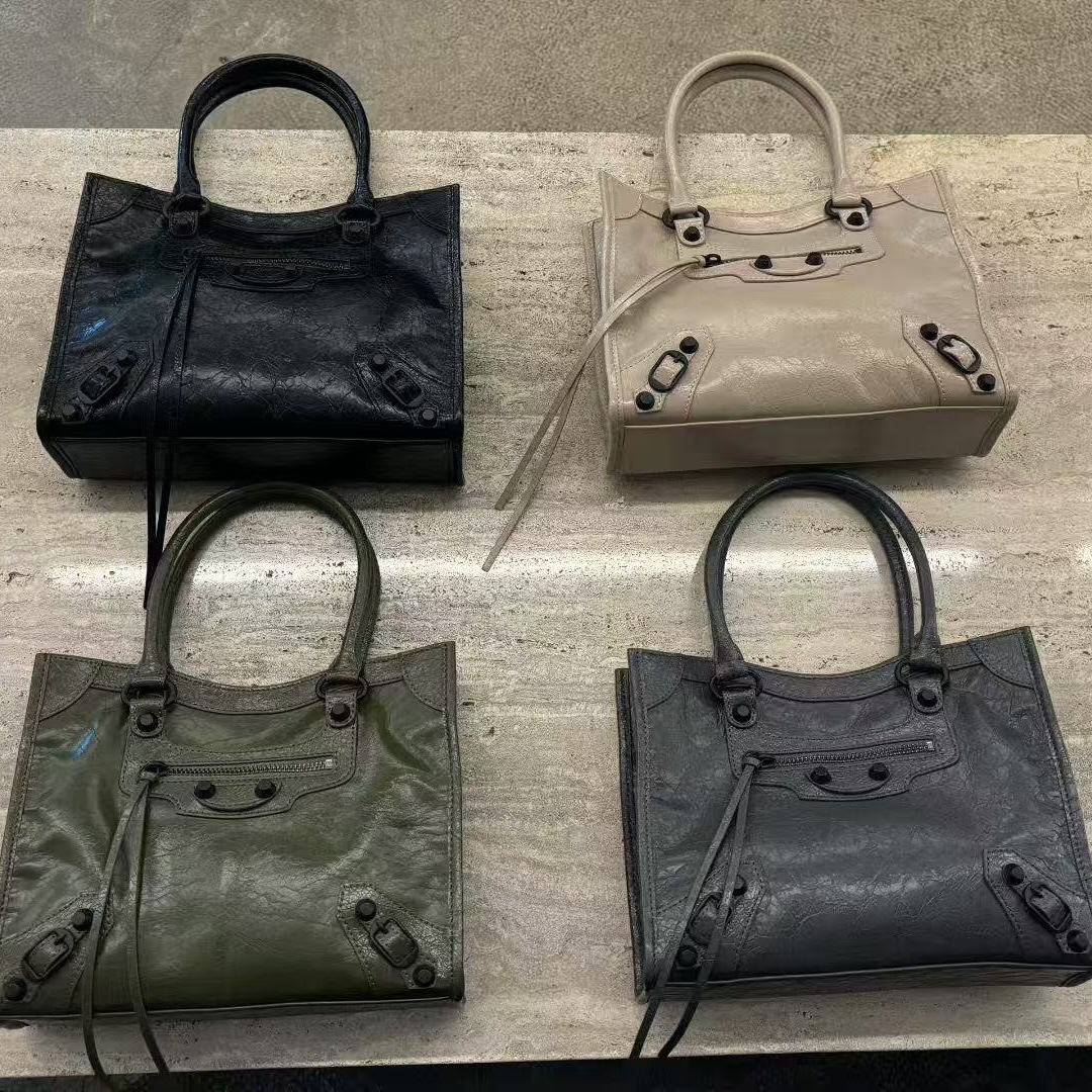 2026 Spring New Outlet Studded Bag Classic Retro Motorcycle Bucket Bag Top Grain Cowhide Shoulder Tote Bag For Women - Thumbnail 2