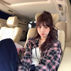 レトロなゆったりした韓国の格子シャツ秋冬の女性シャツの香港風のデザイン感の長袖の中の長いカーディガンのコート