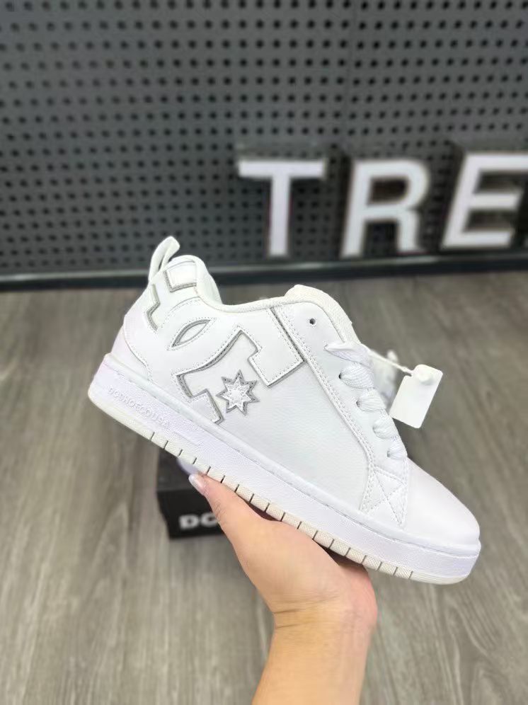 DC Court Graffik Low White