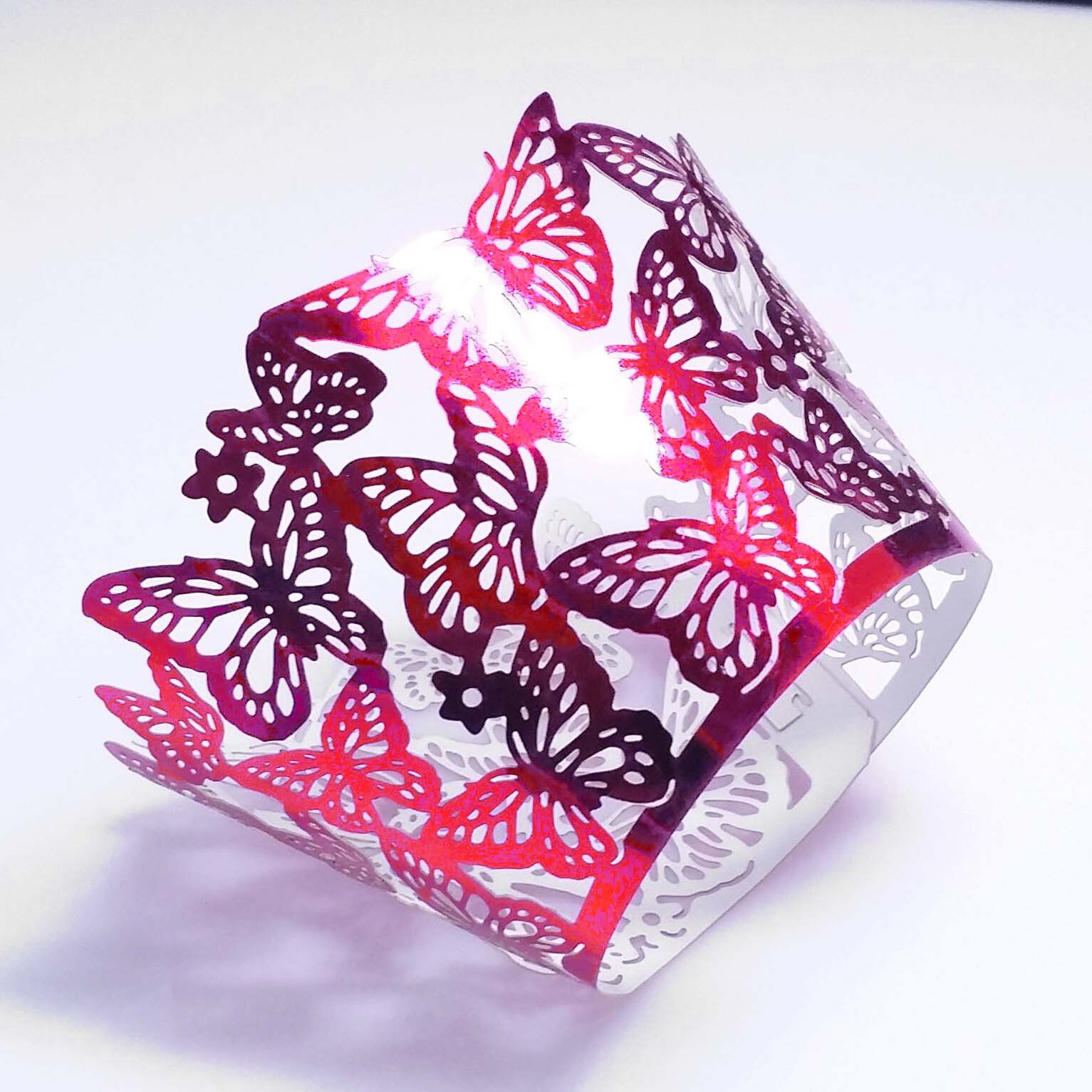 Amazon láser hueco mariposa taza de papel reflectante de oro pastel borde taza pastel hornear encaje en stock