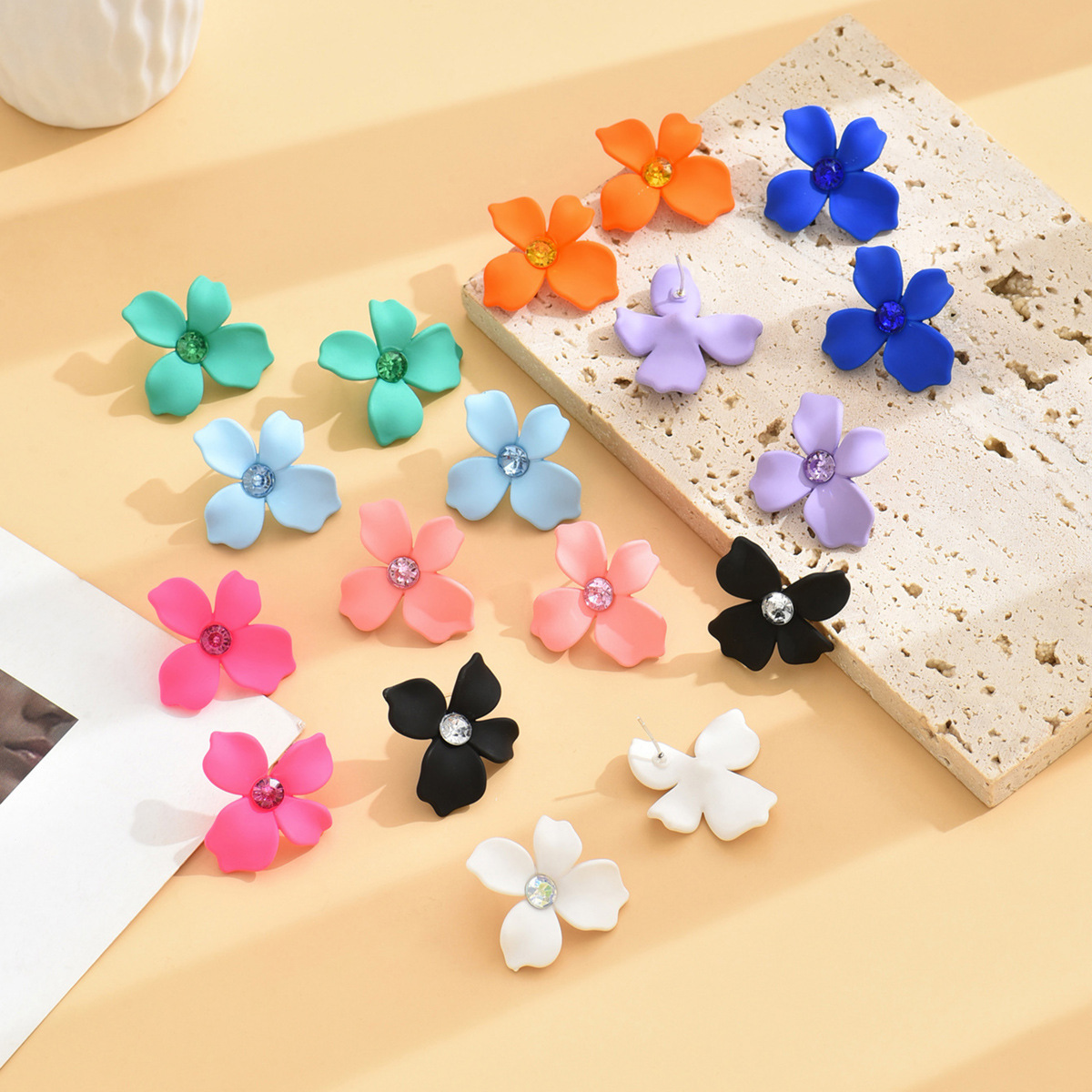18g Weight Rhinestones Inlay Material Ear Studs Classification 1 Pair Quantity Daily Occasion Acrylic Material Flower Pattern Women's Gender Stoving Varnish, Inlay Design Sweet Style 1 Pair Sweet Flower Stoving Varnish Inlay Arylic Rhinestones Ear Studs 无