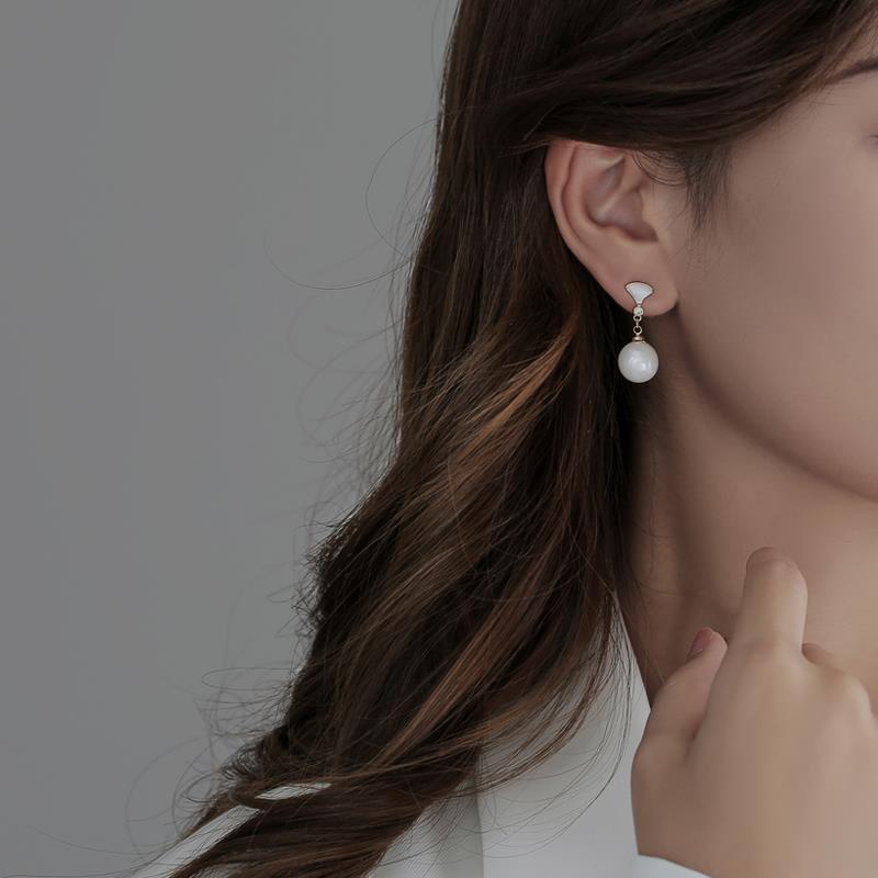 Small design earrings from pearl