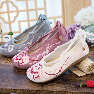 Flat shoes tendon bottom embroidered cloth shoes ethnic style spring and autumn women's single-layer shoes mother's shoes women's shoes