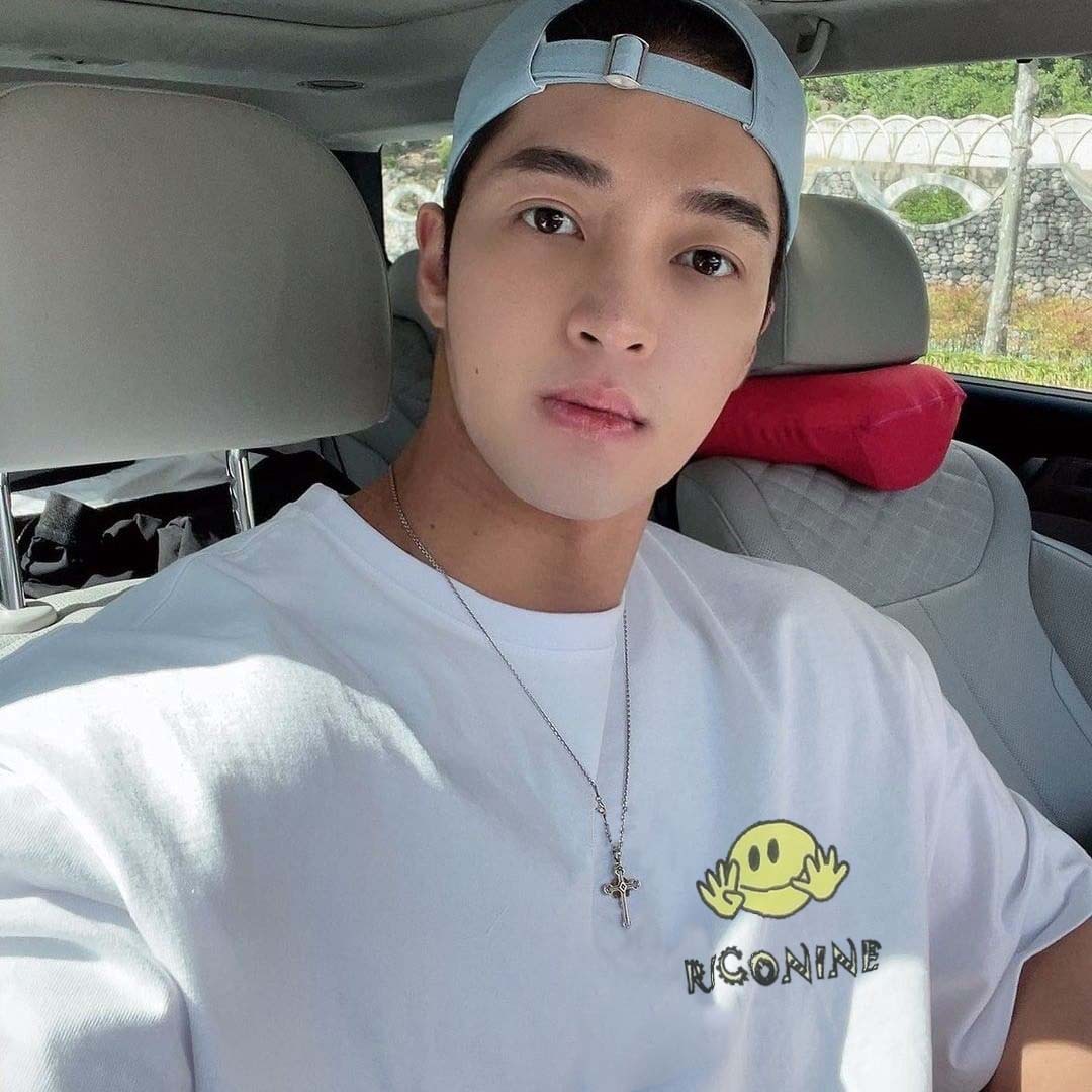 Men's Casual Printed Loose Fitting Basketball Training Shirt Short Sleeved Smiley Face T-Shirt Trendy Fitness Muscle Wearing_viptrois.com
