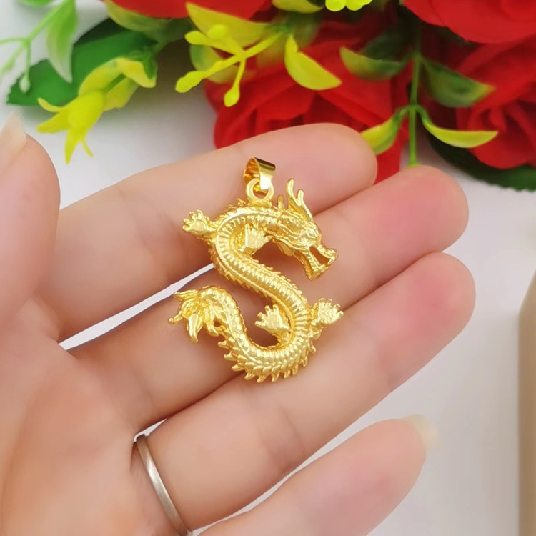Latón popular chapado en oro auspicioso dragón colgante electrochapado joyería de oro de imitación estilo étnico dragón año auspicioso zodiaco colgante collar