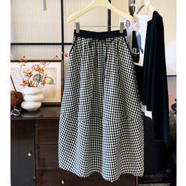 今年流行的漂亮盐系穿搭轻熟复古格子花苞半身裙棉麻休闲茧型裙子