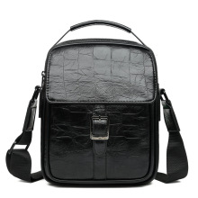 2021跨境新款男包单肩包斜挎包商务休闲包中年男士背挂包定制logo