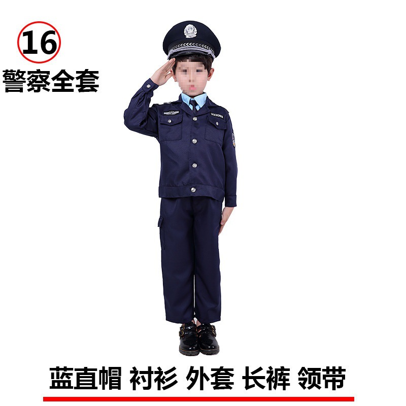 Policía verde con un conjunto completo