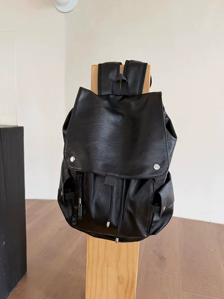 Vintage backpack for men, suitable for commuting and business, unisex leather bag, large-capacity laptop travel backpack