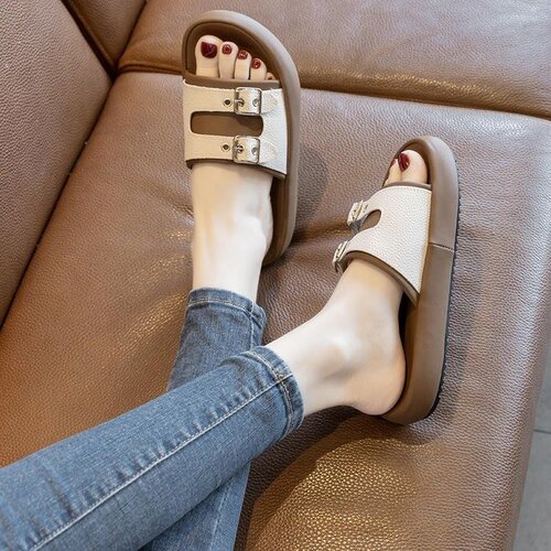 Thick-soled women's summer outdoor sandals 2025 new style, feel like stepping on the soft ground, flat beach sandals for outdoor leisure, one-piece open-toe sandals
