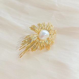 2024 Autumn New Sunflower Baroque Pearl Corsage High Atmospheric Luxury Brooch Fireworks