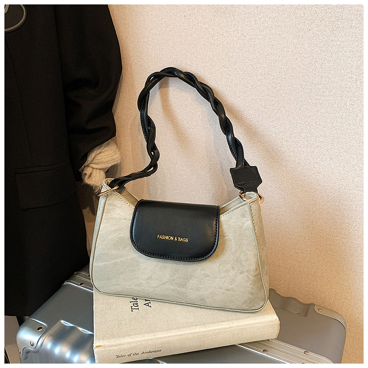 This year, new fashionable and trendy women's bags, casual crossbody underarm bags, commuting single-shoulder women's bags, and small square bags are in vogue undefined