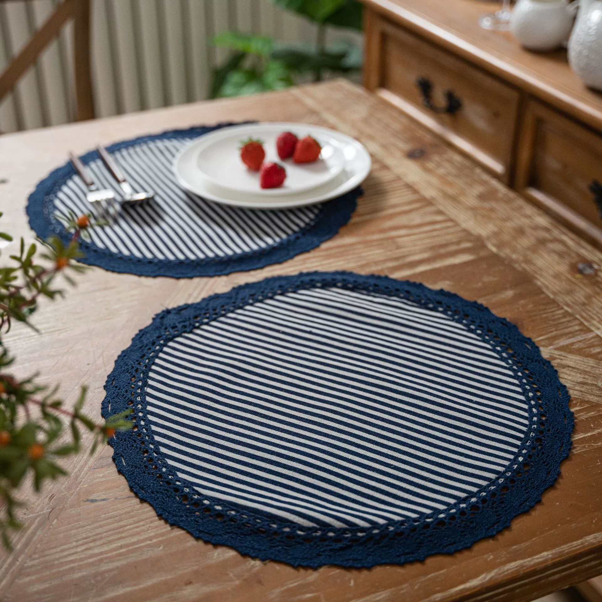 Placemat single-layer decorative lace, round and rectangular, 30/38 cm options, geometric prints