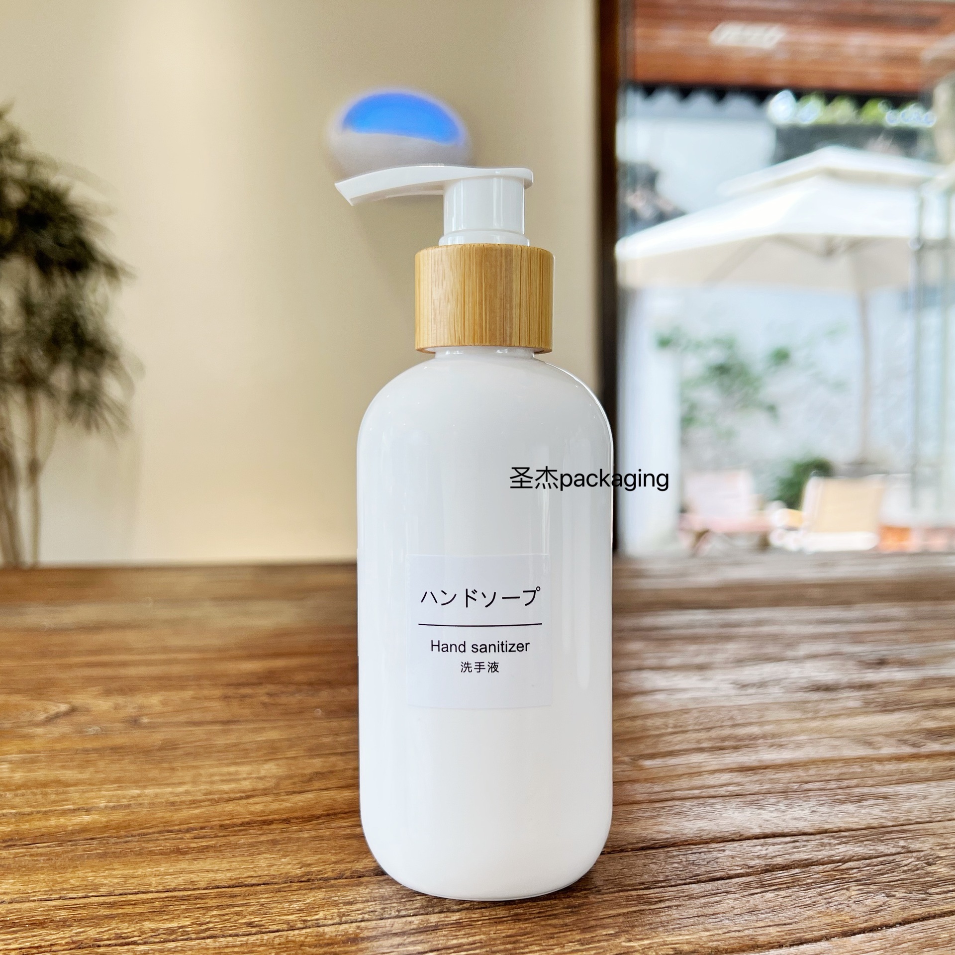 Botella de loción blanca pura de madera de bambú real natural B & B Hotel Barbería Champú y gel de ducha Botella de cuerpo