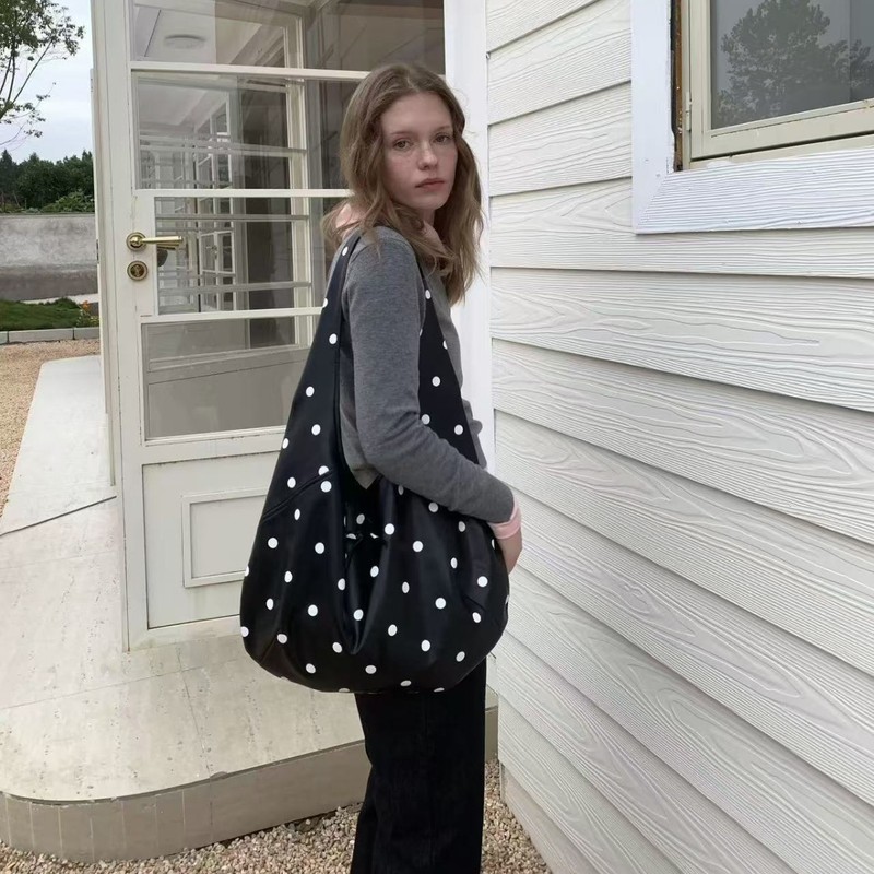 2025 New Niche Design Normcore Style Fashionable Large Capacity Black and White Polka Dot Soft Leather Bag Arc Shoulder Tote Bag