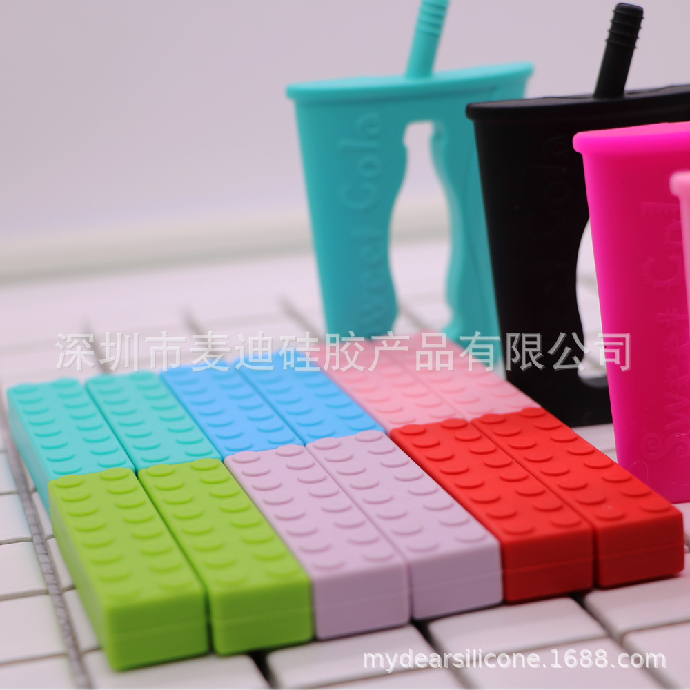 Bloques de construcción de silicona fabricantes de mordedor niños bloques de construcción de ladrillo de silicona teether sensorial masticar colgante bebé teether stick