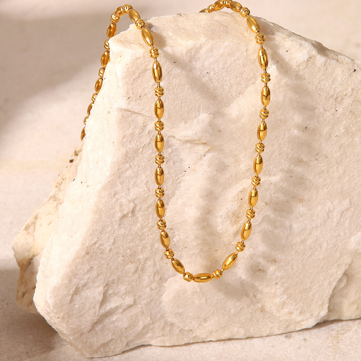 Mode Einfache 18k Gold Überzogen Oval Bead Kette Edelstahl Halskette Frauen Ornament display picture 3