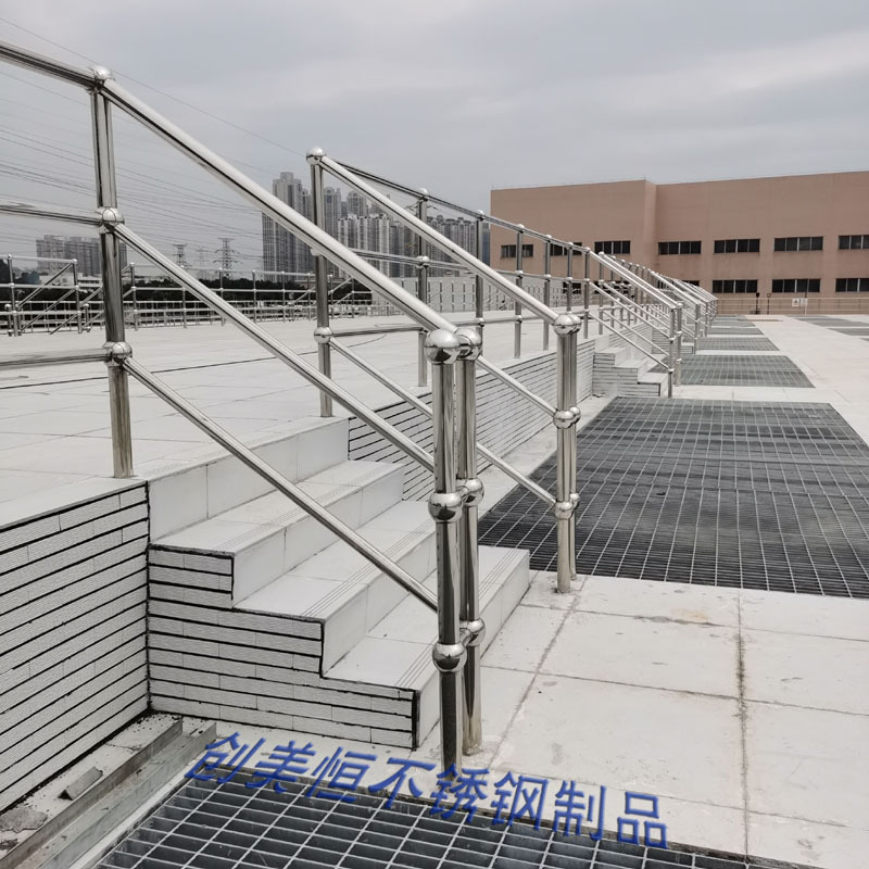 小区水池不锈钢护栏 市政工程桥梁栏杆加强厚管包安装