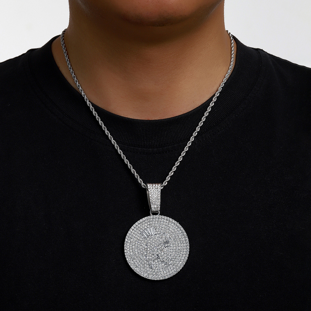 Europa y los Estados Unidos Hip Hop letras de diamantes K collar colgante sol estilo hombre accesorios de colgante de cadena de calle cubana