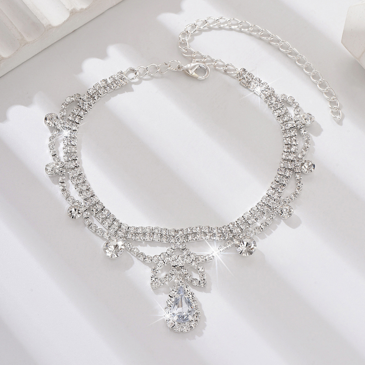 Joyas transfronterizas europeas y estadounidenses ligeras de lujo colgantes pulseras de tobillas de diamante de moda brillante agujero accesorios para mujeres