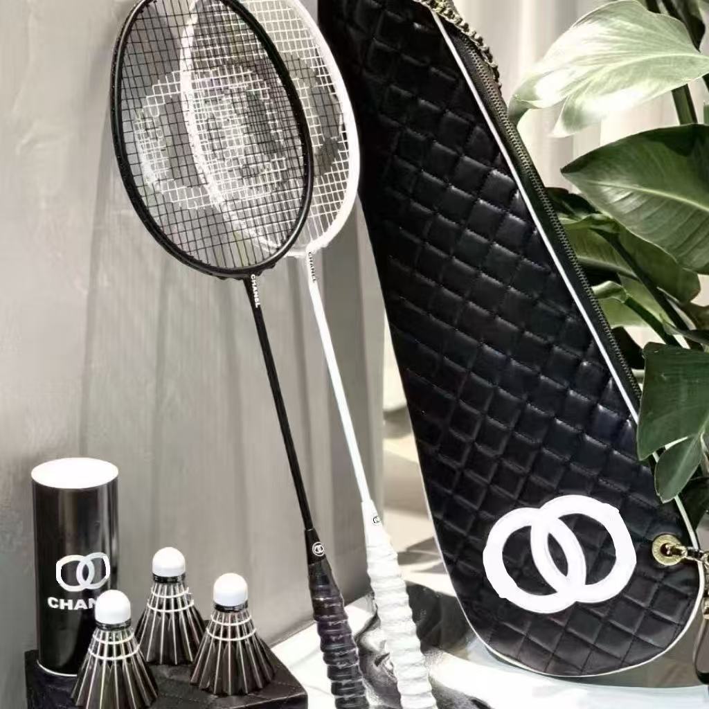 Details of small badminton suit suit: racket bag 1 badminton 3 racket 2 black and white one each