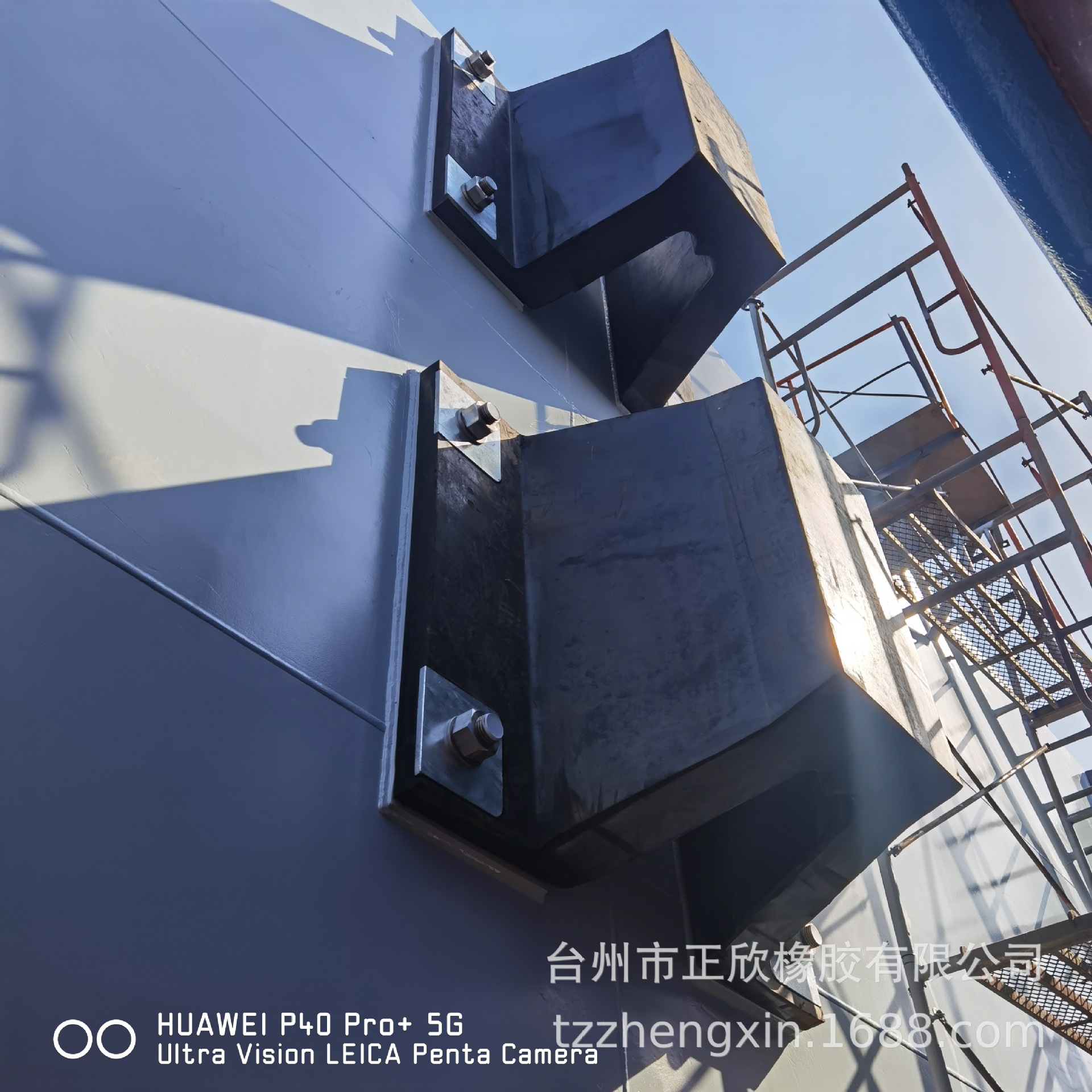 源头正欣拱型DA800橡胶护舷 港口 橡胶护舷桥墩D200型SA600型橡胶