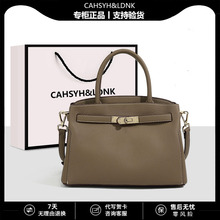 2025���Q�羳����ţƤ������r���|�д������μ�б����Ƥ�K��Ů��